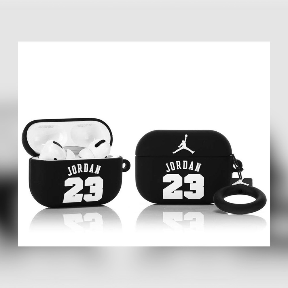 AIRPOD PRO SILICONE PROTECTIVE CASE W/KEYRING